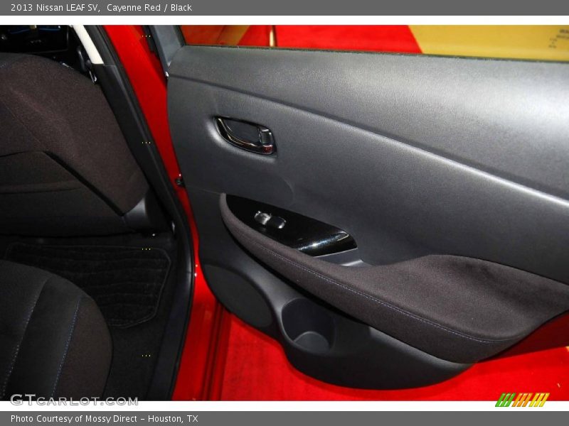 Cayenne Red / Black 2013 Nissan LEAF SV