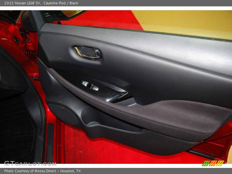 Cayenne Red / Black 2013 Nissan LEAF SV