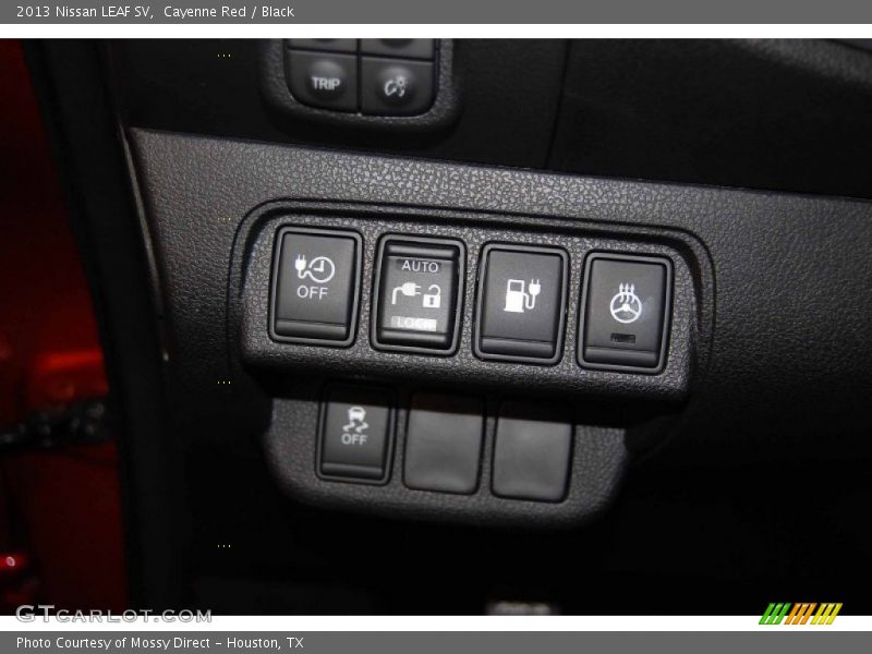 Cayenne Red / Black 2013 Nissan LEAF SV