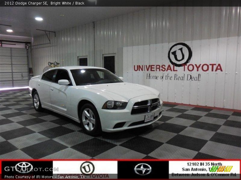 Bright White / Black 2012 Dodge Charger SE