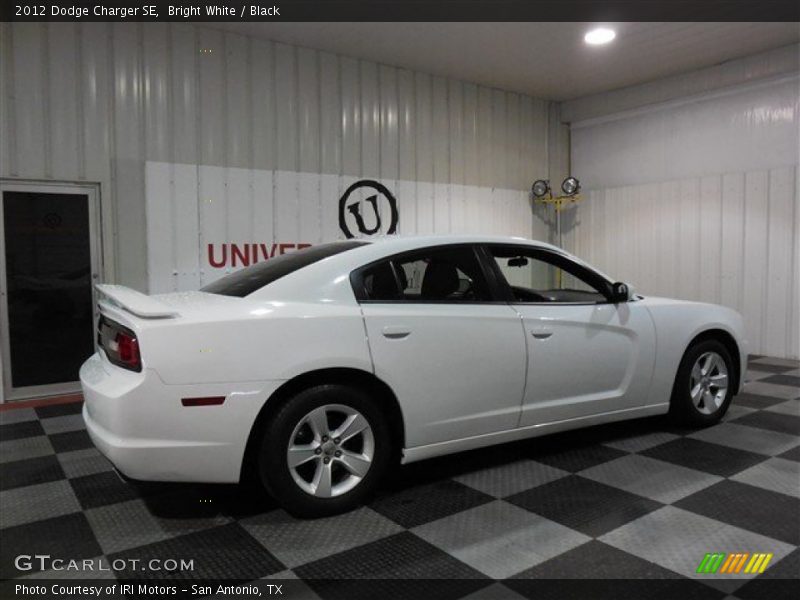 Bright White / Black 2012 Dodge Charger SE