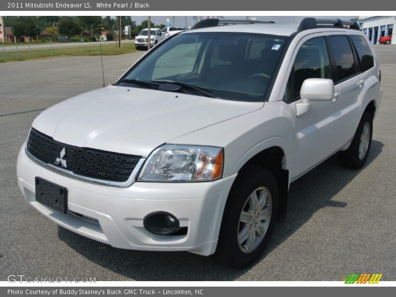 White Pearl / Black 2011 Mitsubishi Endeavor LS