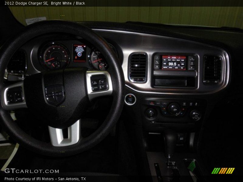 Bright White / Black 2012 Dodge Charger SE