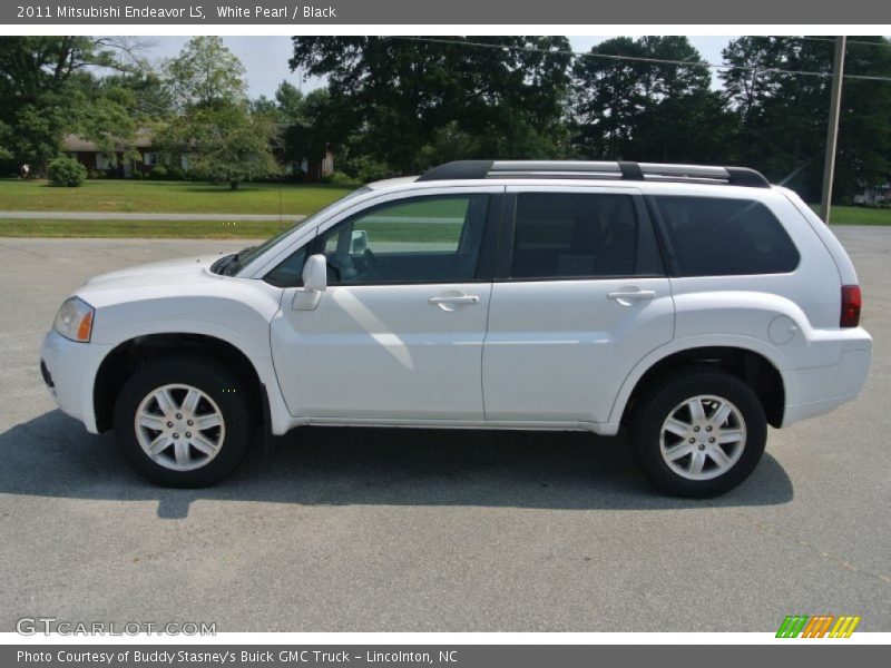 White Pearl / Black 2011 Mitsubishi Endeavor LS