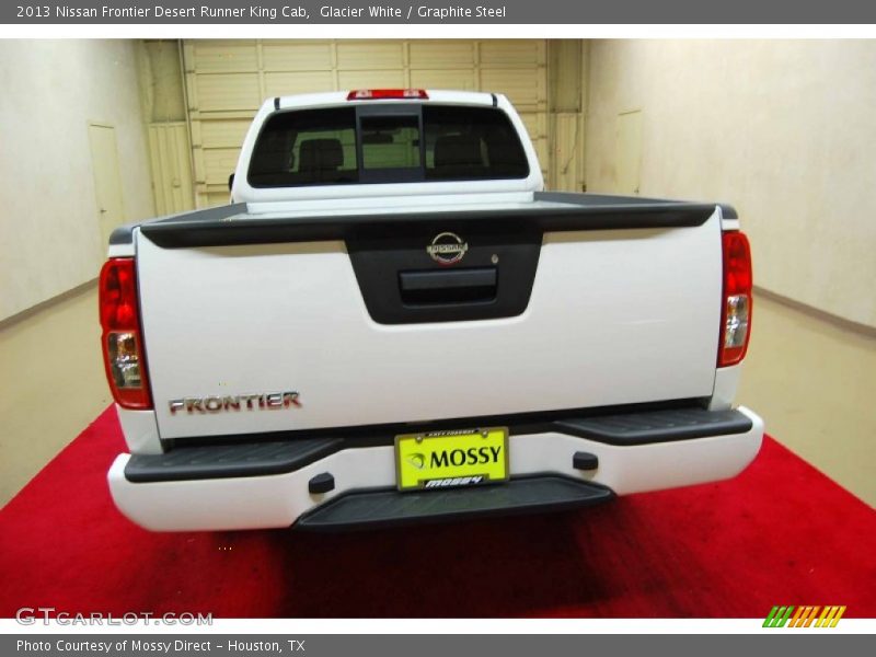 Glacier White / Graphite Steel 2013 Nissan Frontier Desert Runner King Cab