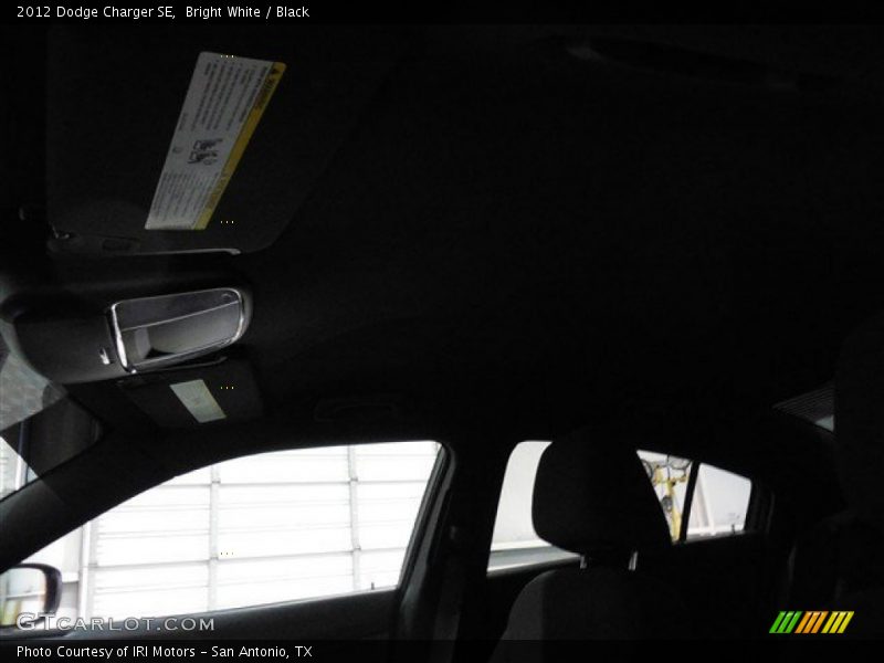 Bright White / Black 2012 Dodge Charger SE