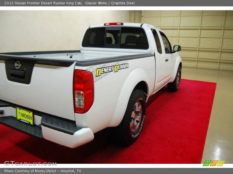 Glacier White / Graphite Steel 2013 Nissan Frontier Desert Runner King Cab