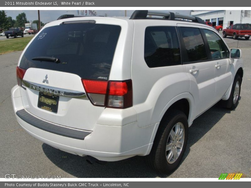 White Pearl / Black 2011 Mitsubishi Endeavor LS