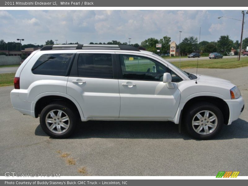 White Pearl / Black 2011 Mitsubishi Endeavor LS