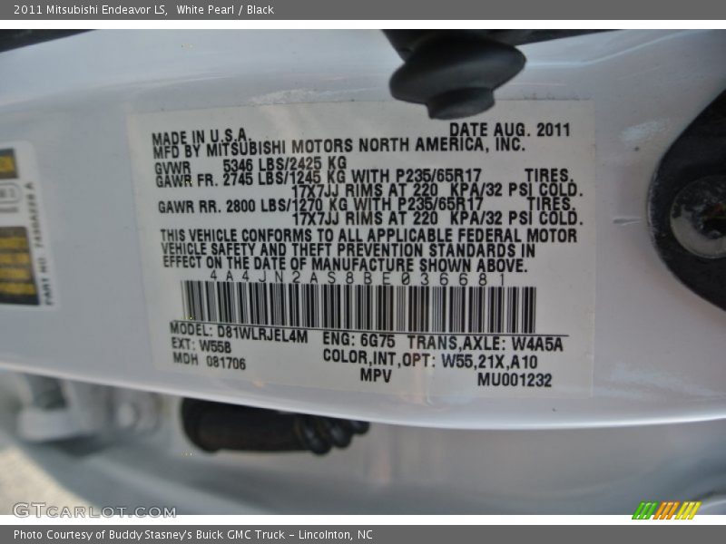 White Pearl / Black 2011 Mitsubishi Endeavor LS