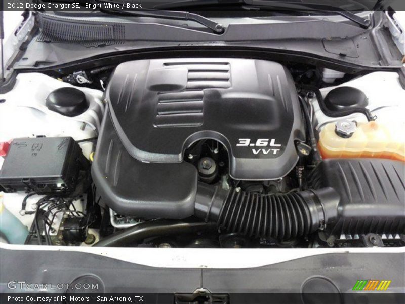 Bright White / Black 2012 Dodge Charger SE