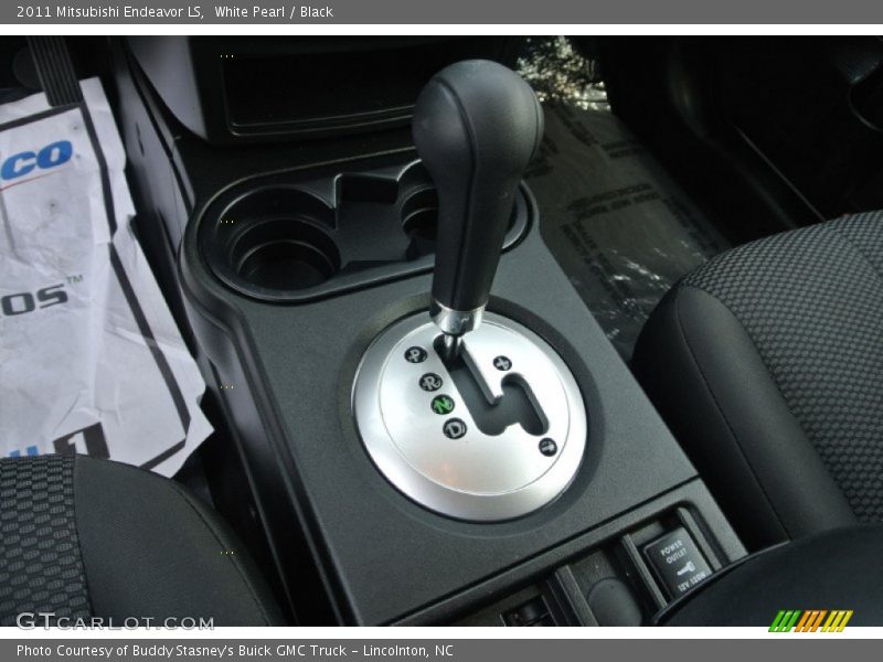 White Pearl / Black 2011 Mitsubishi Endeavor LS