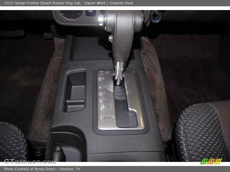 Glacier White / Graphite Steel 2013 Nissan Frontier Desert Runner King Cab
