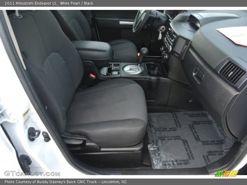 White Pearl / Black 2011 Mitsubishi Endeavor LS
