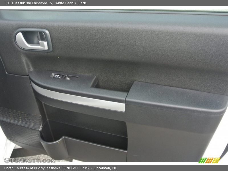 White Pearl / Black 2011 Mitsubishi Endeavor LS