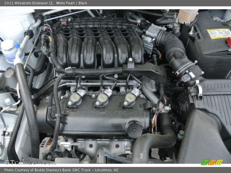 White Pearl / Black 2011 Mitsubishi Endeavor LS