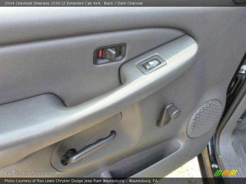 Black / Dark Charcoal 2004 Chevrolet Silverado 1500 LS Extended Cab 4x4