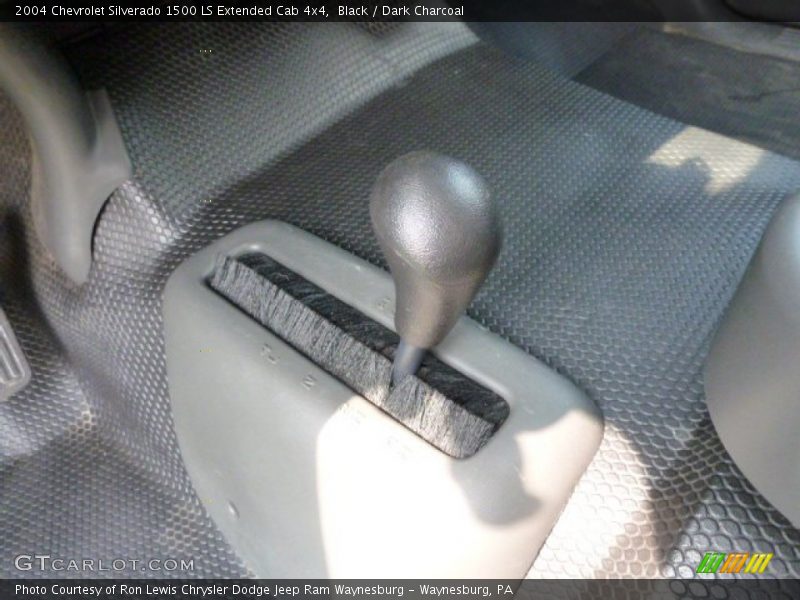 Black / Dark Charcoal 2004 Chevrolet Silverado 1500 LS Extended Cab 4x4