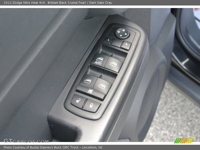 Brilliant Black Crystal Pearl / Dark Slate Gray 2011 Dodge Nitro Heat 4x4
