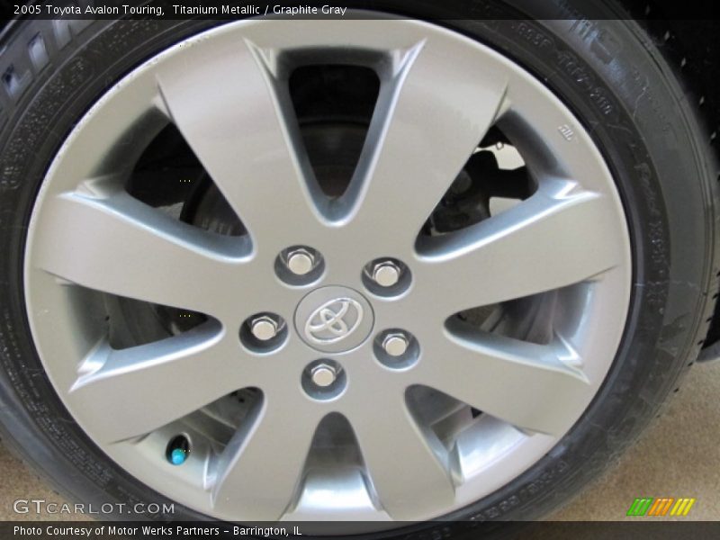 Titanium Metallic / Graphite Gray 2005 Toyota Avalon Touring