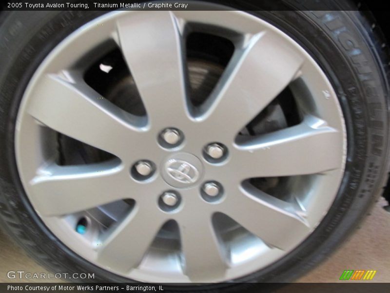 Titanium Metallic / Graphite Gray 2005 Toyota Avalon Touring