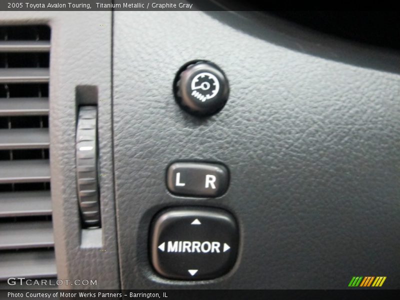 Titanium Metallic / Graphite Gray 2005 Toyota Avalon Touring