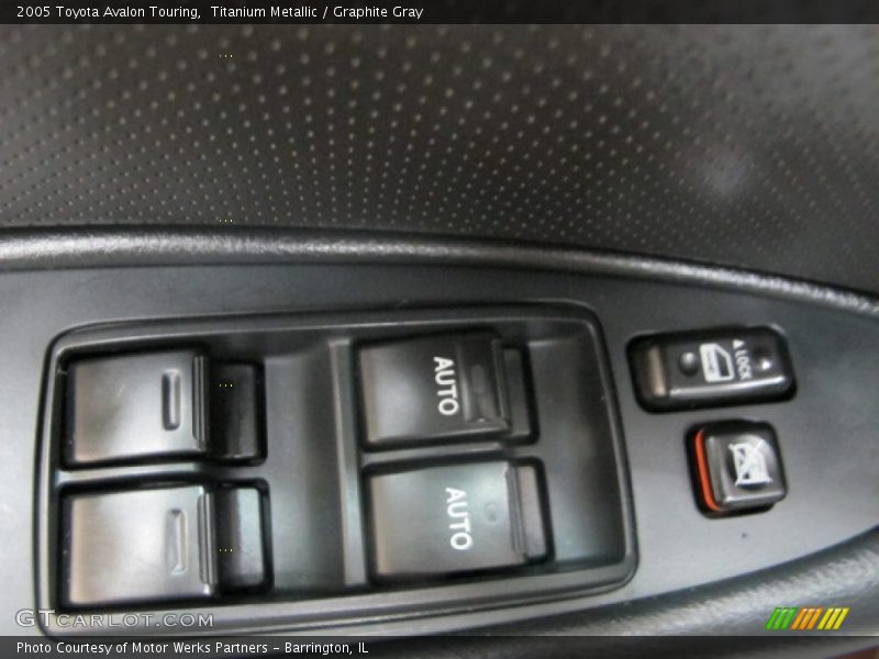 Titanium Metallic / Graphite Gray 2005 Toyota Avalon Touring