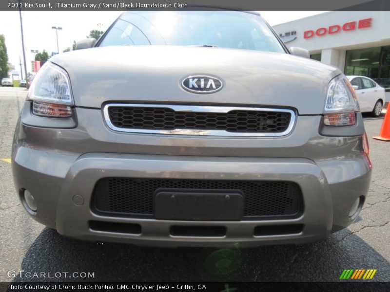 Titanium Gray / Sand/Black Houndstooth Cloth 2011 Kia Soul !