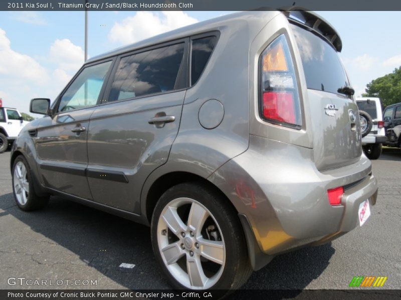 Titanium Gray / Sand/Black Houndstooth Cloth 2011 Kia Soul !