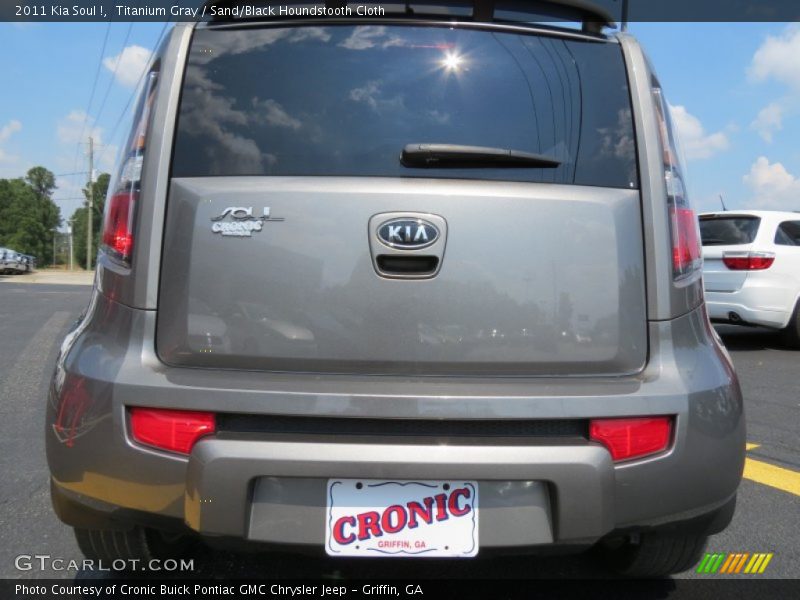 Titanium Gray / Sand/Black Houndstooth Cloth 2011 Kia Soul !