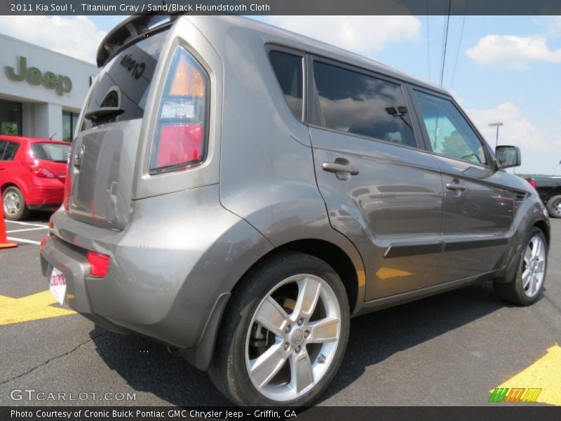 Titanium Gray / Sand/Black Houndstooth Cloth 2011 Kia Soul !