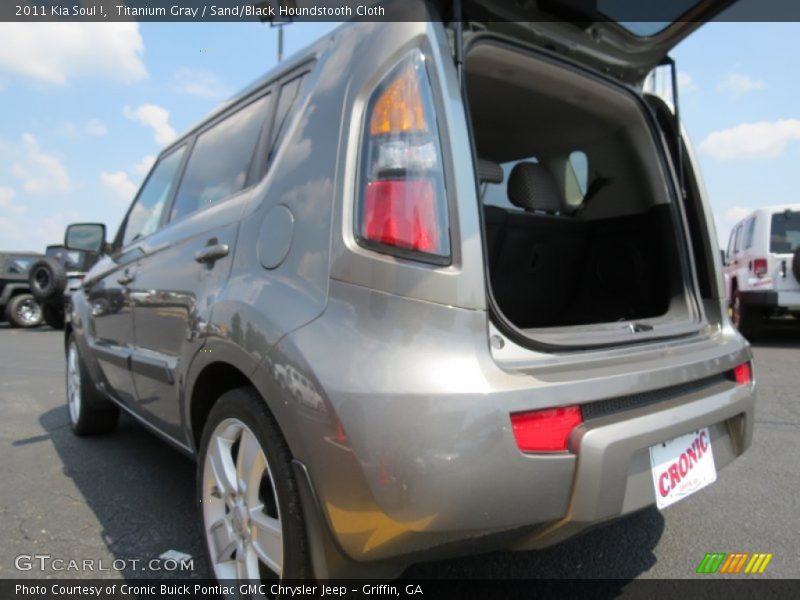 Titanium Gray / Sand/Black Houndstooth Cloth 2011 Kia Soul !