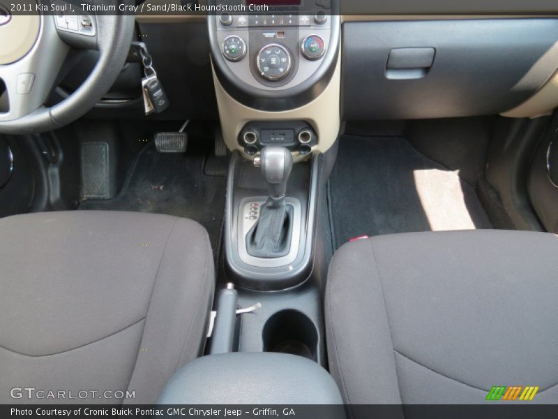 Titanium Gray / Sand/Black Houndstooth Cloth 2011 Kia Soul !