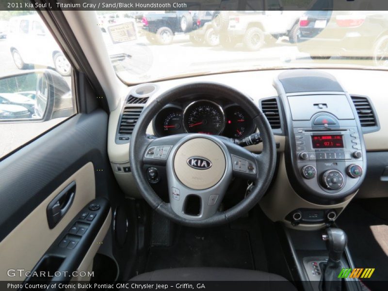 Titanium Gray / Sand/Black Houndstooth Cloth 2011 Kia Soul !