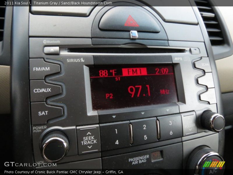 Titanium Gray / Sand/Black Houndstooth Cloth 2011 Kia Soul !