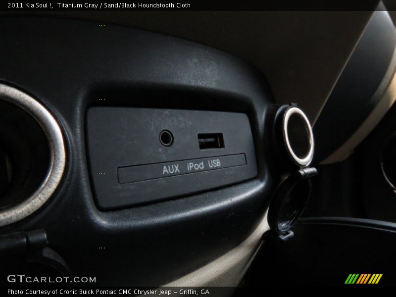 Titanium Gray / Sand/Black Houndstooth Cloth 2011 Kia Soul !