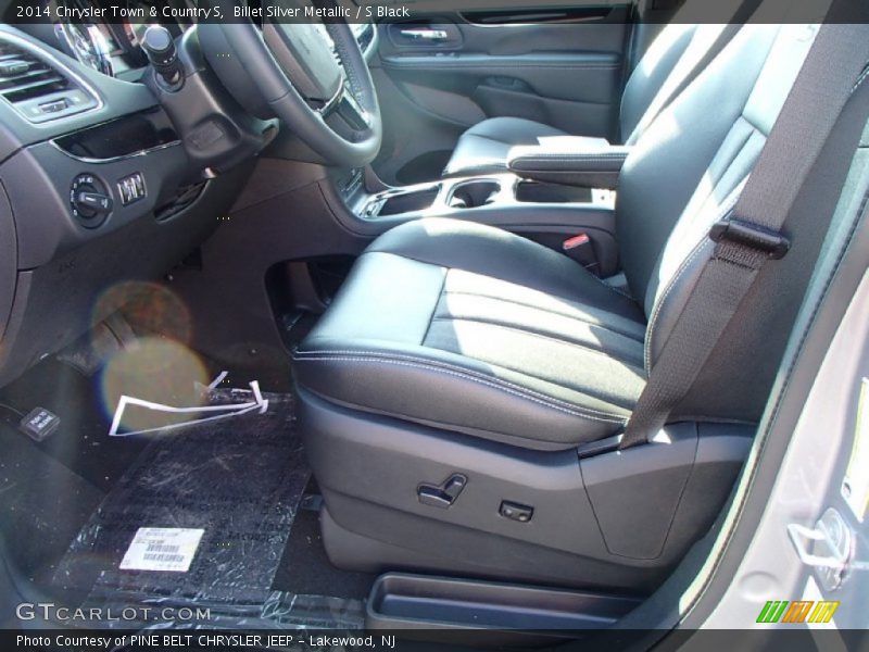 Billet Silver Metallic / S Black 2014 Chrysler Town & Country S