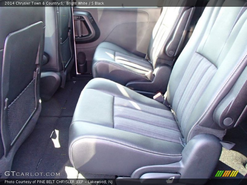 Bright White / S Black 2014 Chrysler Town & Country S