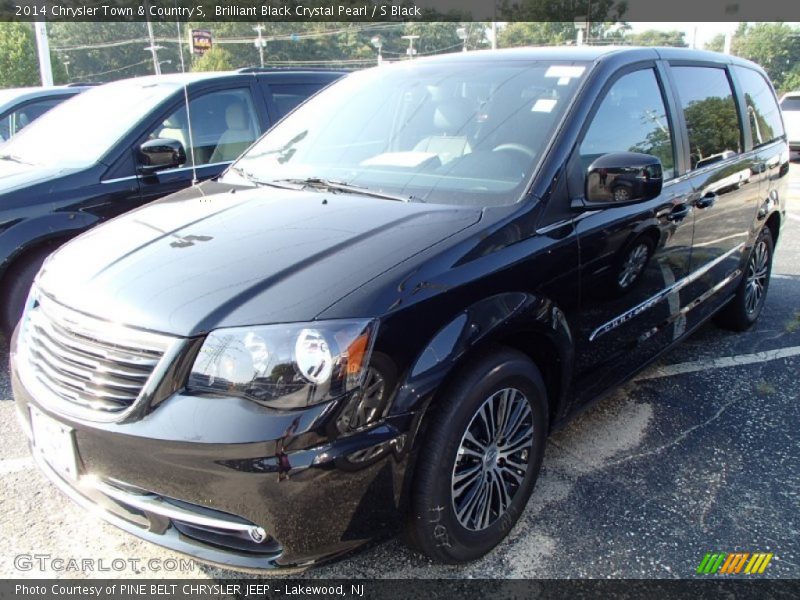 Brilliant Black Crystal Pearl / S Black 2014 Chrysler Town & Country S