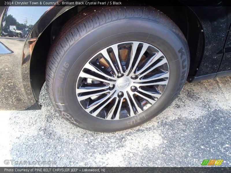 Brilliant Black Crystal Pearl / S Black 2014 Chrysler Town & Country S