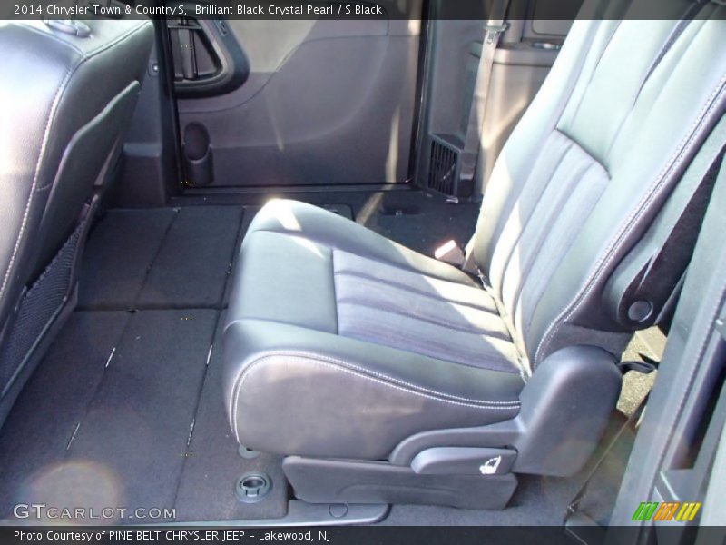 Brilliant Black Crystal Pearl / S Black 2014 Chrysler Town & Country S