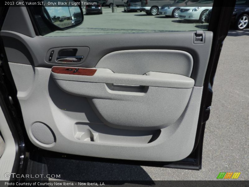 Onyx Black / Light Titanium 2013 GMC Yukon SLT