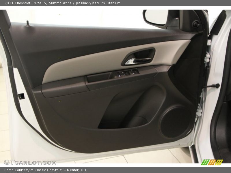 Summit White / Jet Black/Medium Titanium 2011 Chevrolet Cruze LS