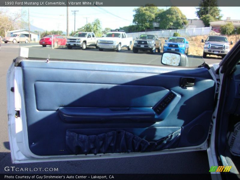 Vibrant White / Blue 1993 Ford Mustang LX Convertible