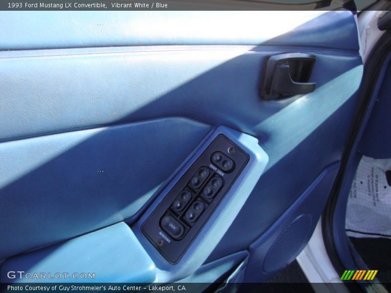 Vibrant White / Blue 1993 Ford Mustang LX Convertible