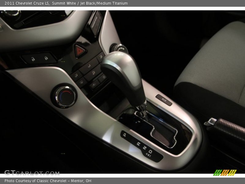 Summit White / Jet Black/Medium Titanium 2011 Chevrolet Cruze LS