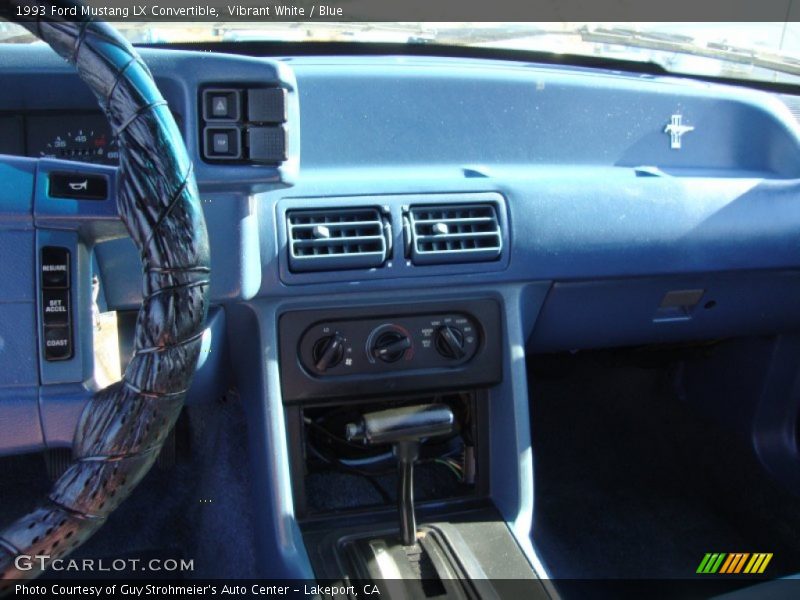 Vibrant White / Blue 1993 Ford Mustang LX Convertible