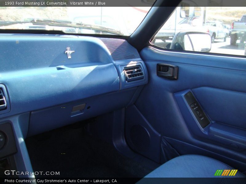 Vibrant White / Blue 1993 Ford Mustang LX Convertible