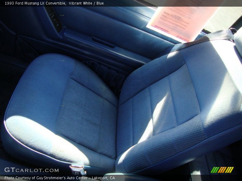 Vibrant White / Blue 1993 Ford Mustang LX Convertible
