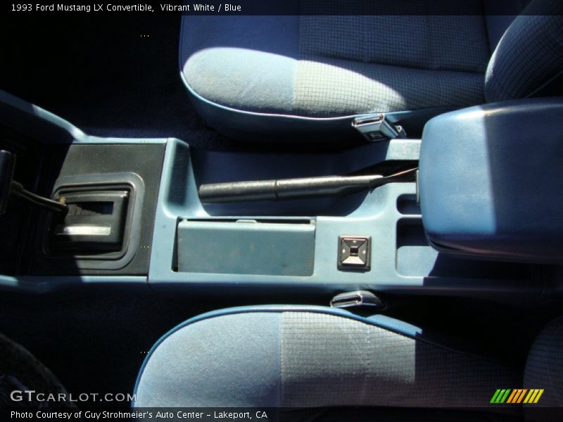 Vibrant White / Blue 1993 Ford Mustang LX Convertible